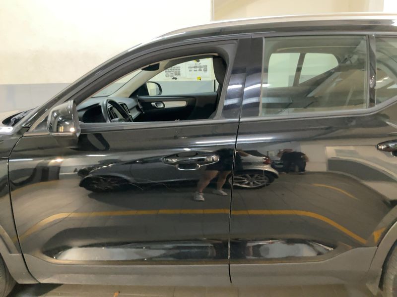 Volvo XC40 2.0 D3 Momentum 2WD — zdjęcie 4