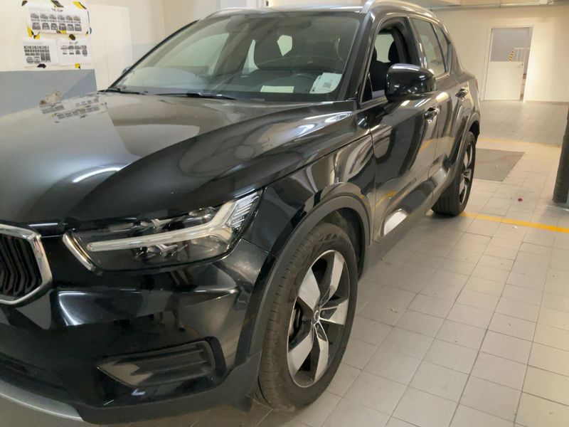 Volvo XC40 2.0 D3 Momentum 2WD — zdjęcie 2