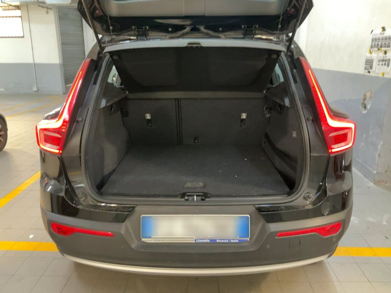 Volvo XC40 2.0 D3 Momentum 2WD — zdjęcie 10