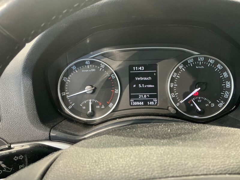 Skoda Octavia 1.4 TSI Ambiente — zdjęcie 13