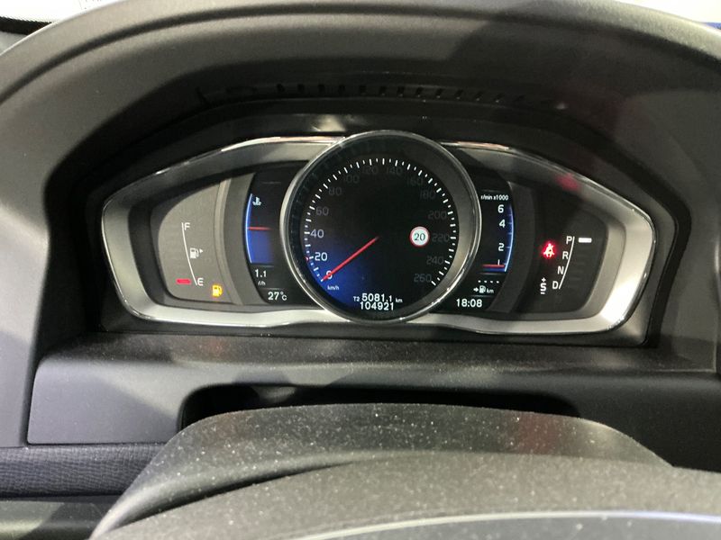 Volvo XC60 3.0 T6 Momentum AWD — zdjęcie 13
