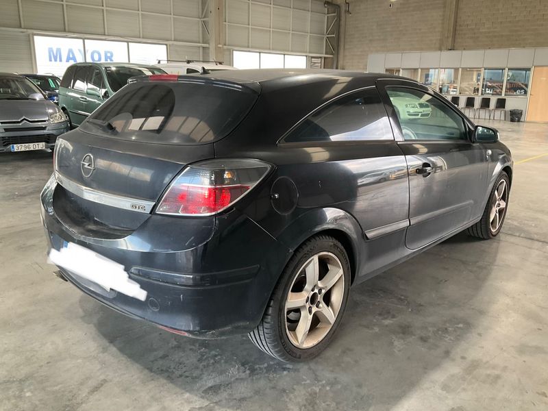 Opel Astra GTC 1.9 CDTI Sport — zdjęcie 2