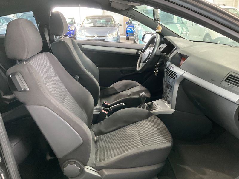 Opel Astra GTC 1.9 CDTI Sport — zdjęcie 3