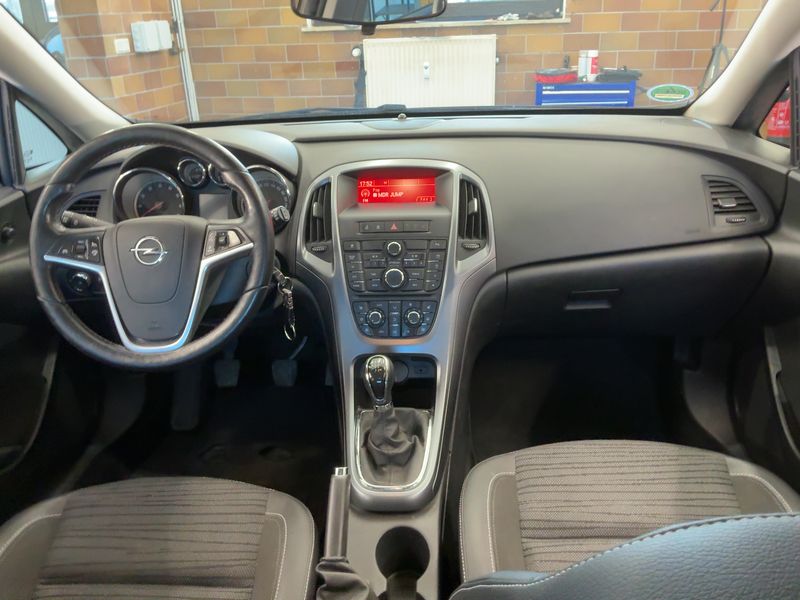 Opel Astra 1.6 Style — zdjęcie 12