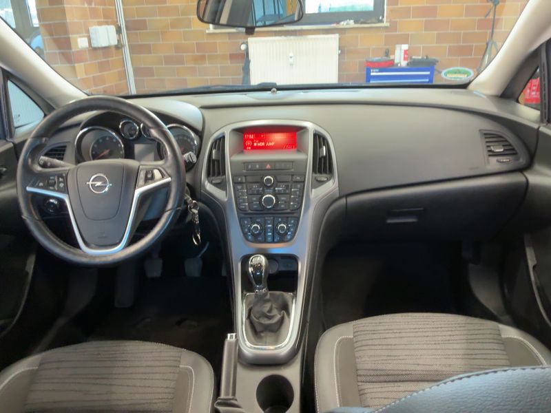 Opel Astra 1.6 Style — zdjęcie 13