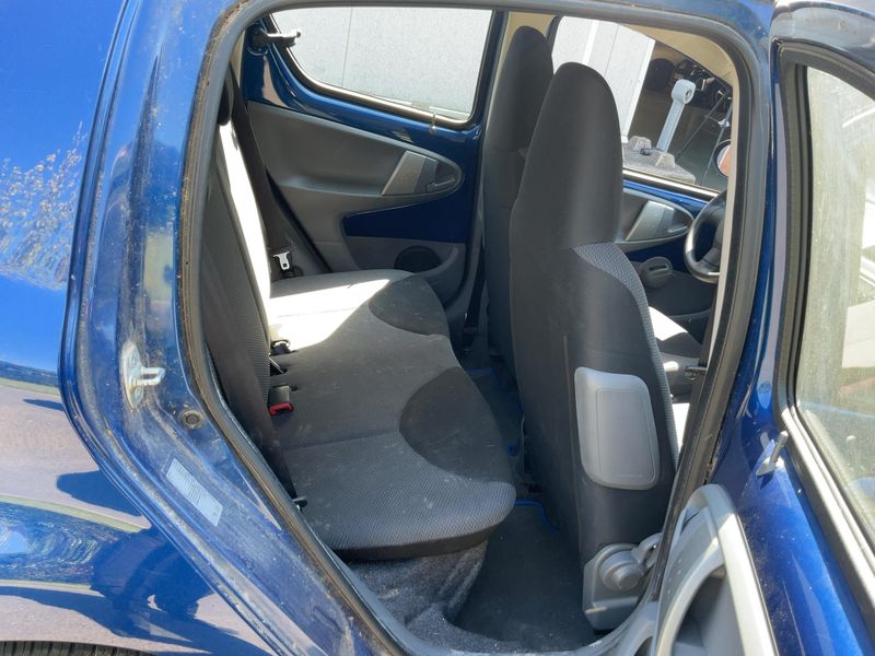 Toyota Aygo 1.0 — zdjęcie 14