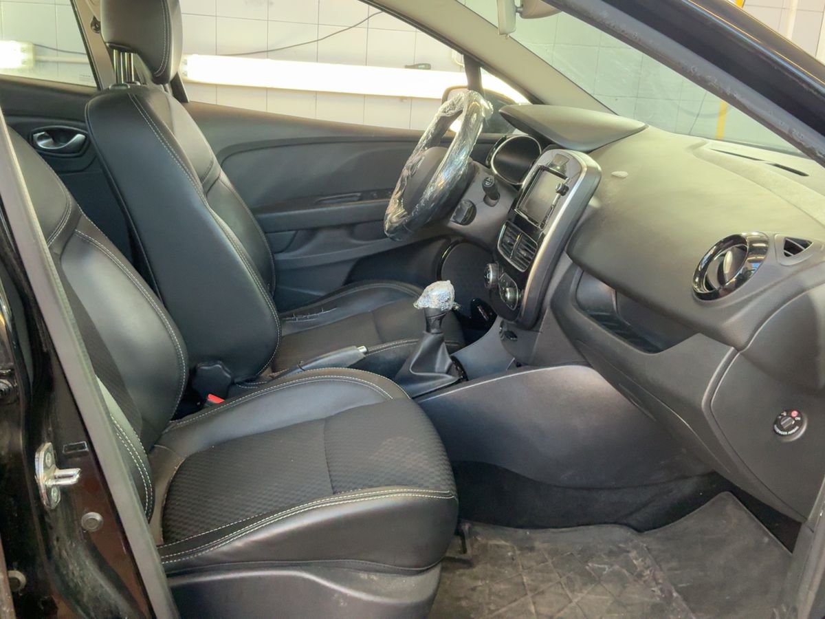 Renault Clio 2019 — photo 18