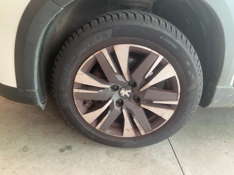 Peugeot 2008 1.2 PureTech Allure 2018 – снимка 3