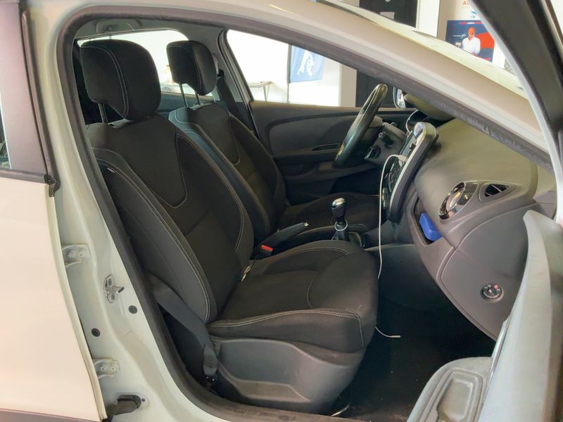 Renault Clio 1.2 Zen — zdjęcie 11