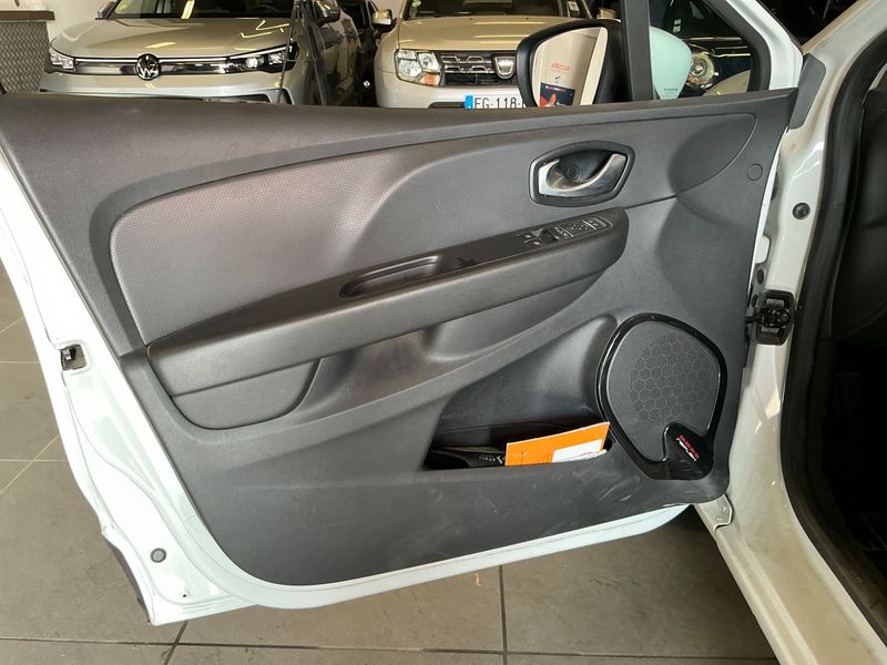 Renault Clio 1.2 Zen 2018 – снимка 30
