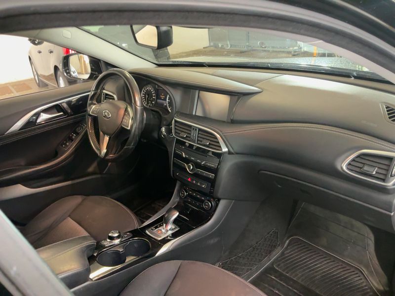 Infiniti Q30 2.2 Diesel — zdjęcie 12