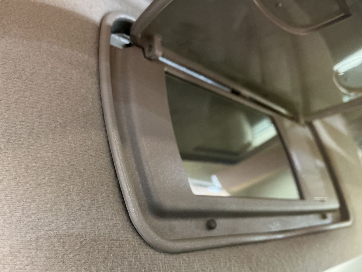 Ssangyong Rexton 2016 — photo 44