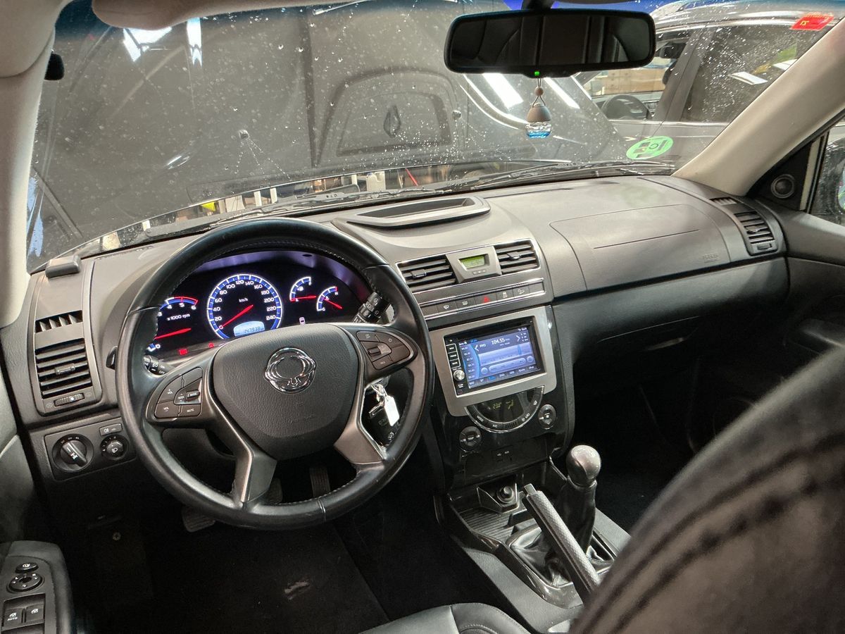 Ssangyong Rexton 2016 — photo 39
