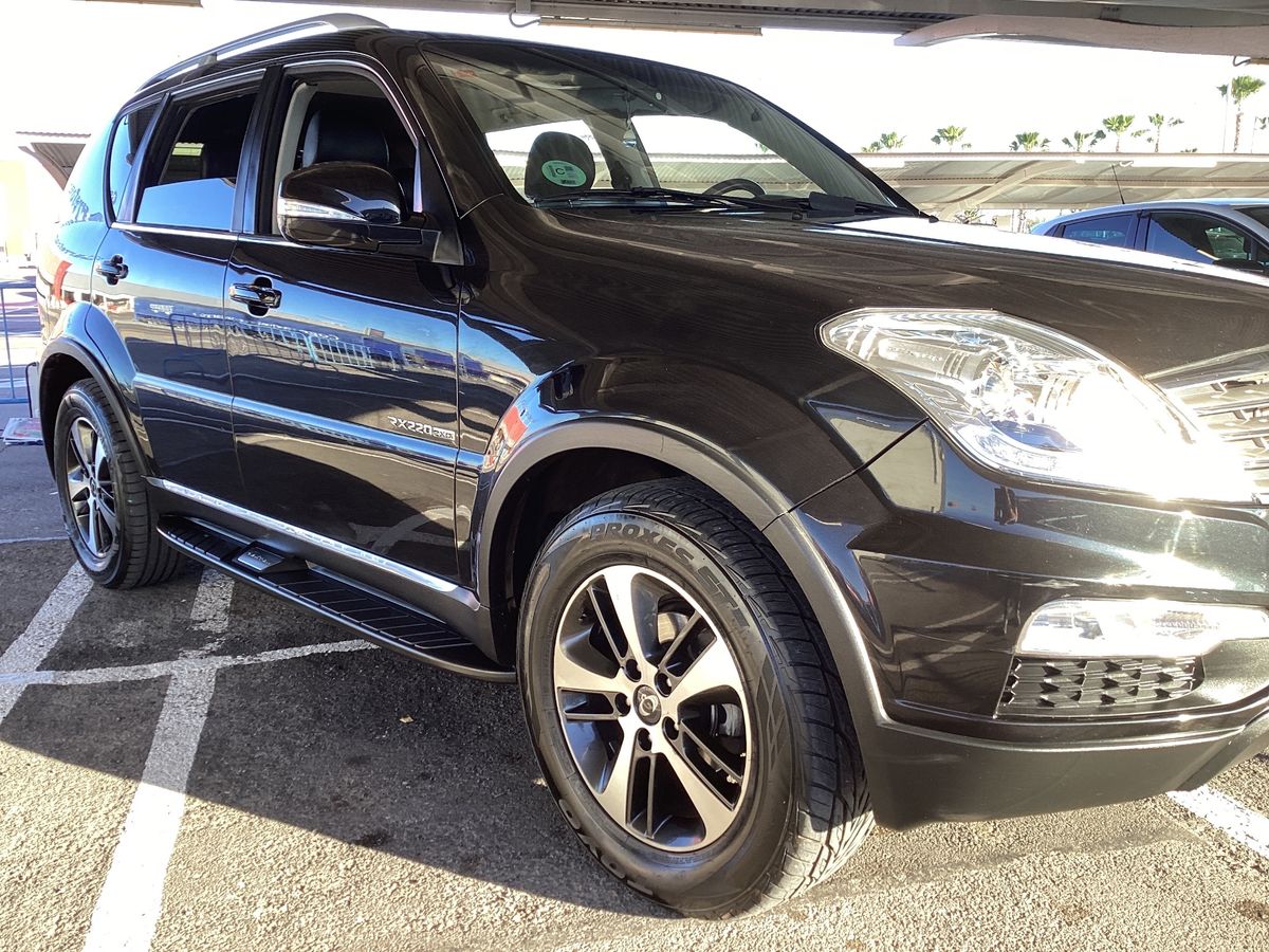 Ssangyong Rexton 2016 — photo 13