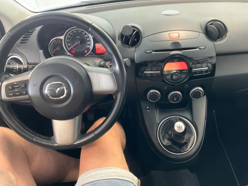 Mazda 2 1.3 Active — zdjęcie 3