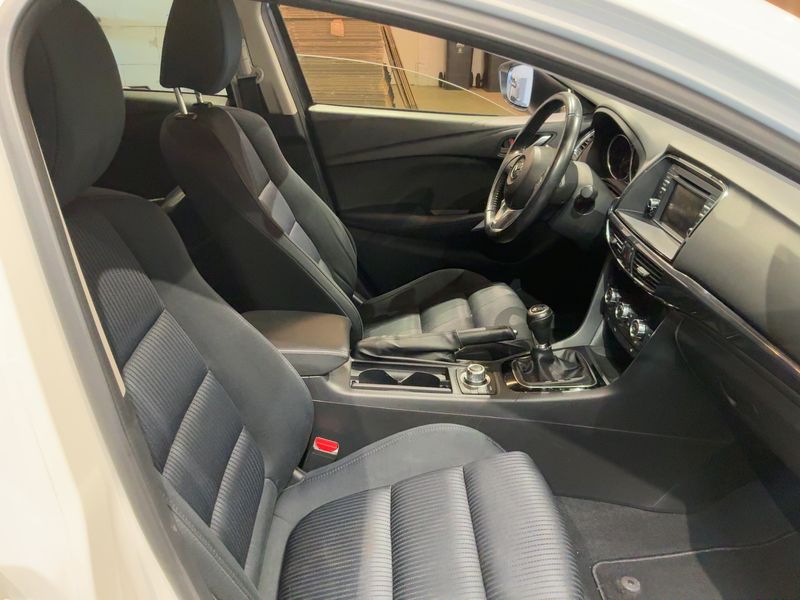Mazda 6 2.2 Turbodiesel Center-Line — zdjęcie 11