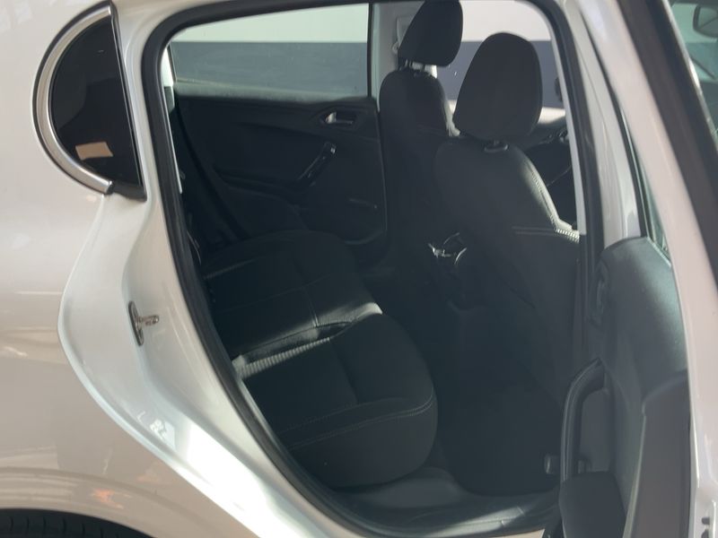 Peugeot 208 1.2 PureTech Allure — zdjęcie 14