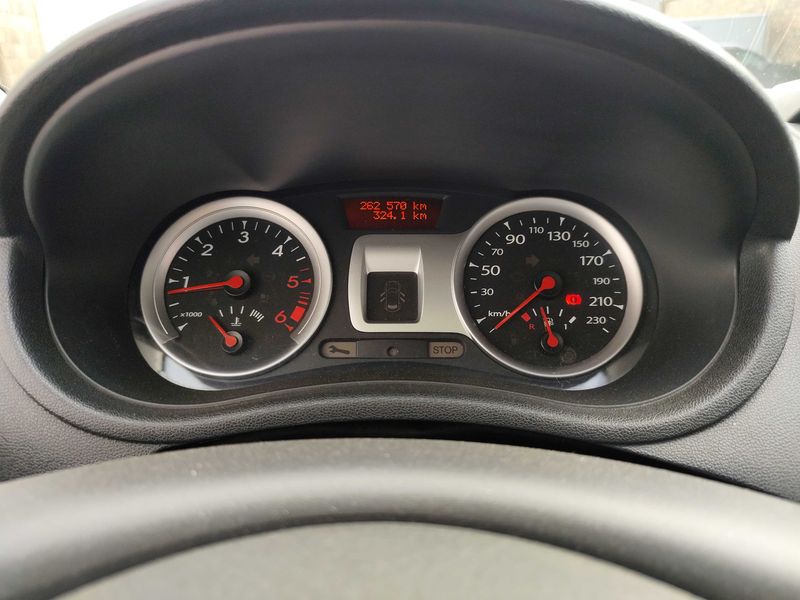 Renault Clio 1.5 dCi Expression — zdjęcie 12