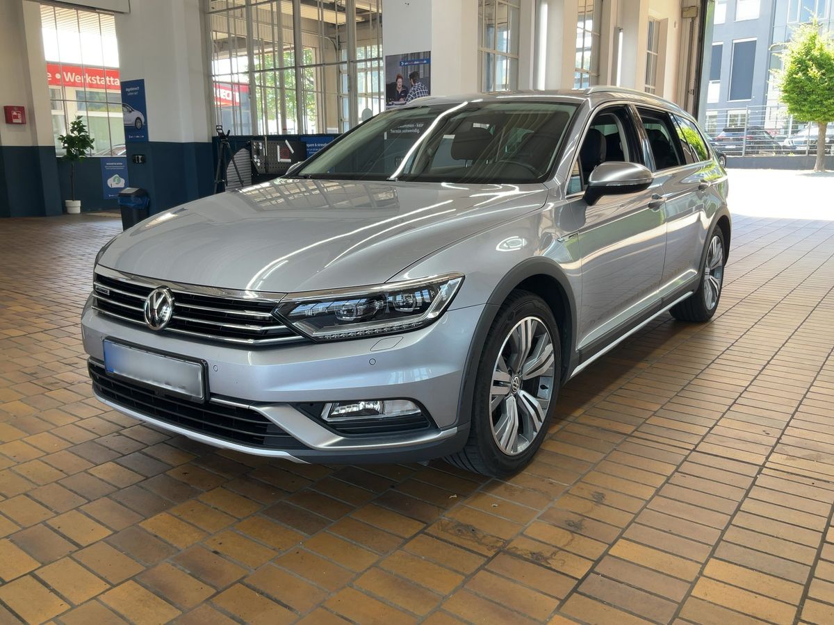 Volkswagen Passat 2019 — photo 1