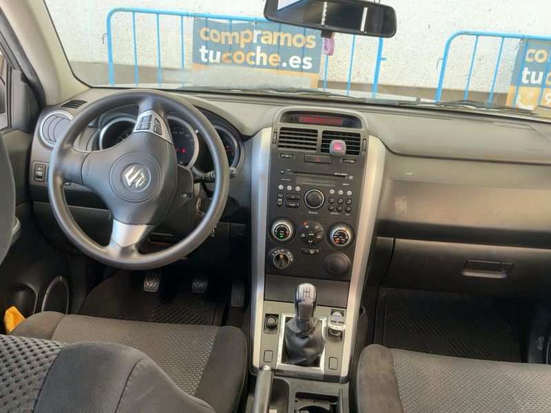 Suzuki Grand Vitara 2.0 JLX-A — zdjęcie 12