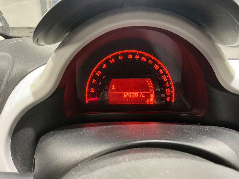 Renault Twingo 1.0 SCe Live — zdjęcie 13