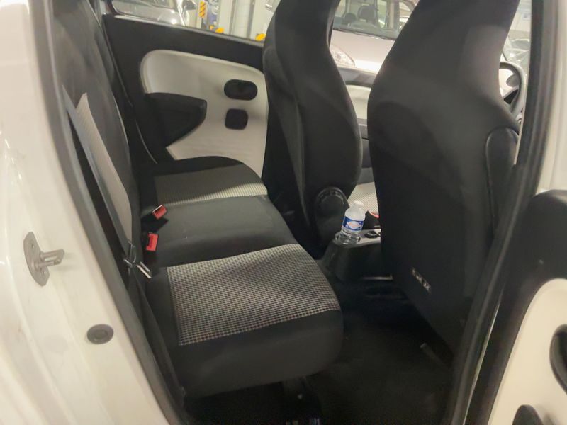 Renault Twingo 1.0 SCe Live — zdjęcie 14