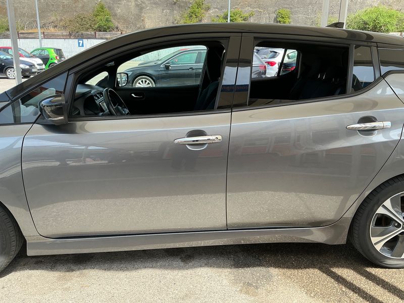 Nissan Leaf electric drive 110 kW N-Connecta — zdjęcie 4