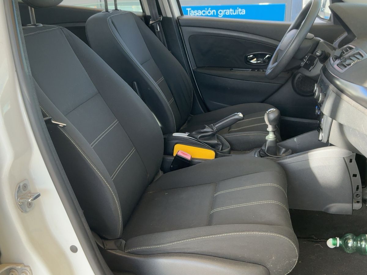 Renault Megane 2015 — photo 17