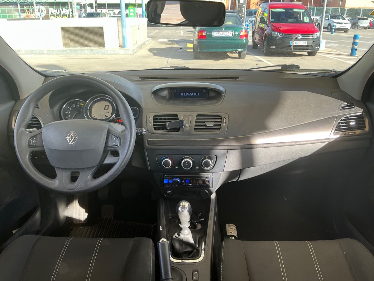 Renault Megane 2015 — photo 18