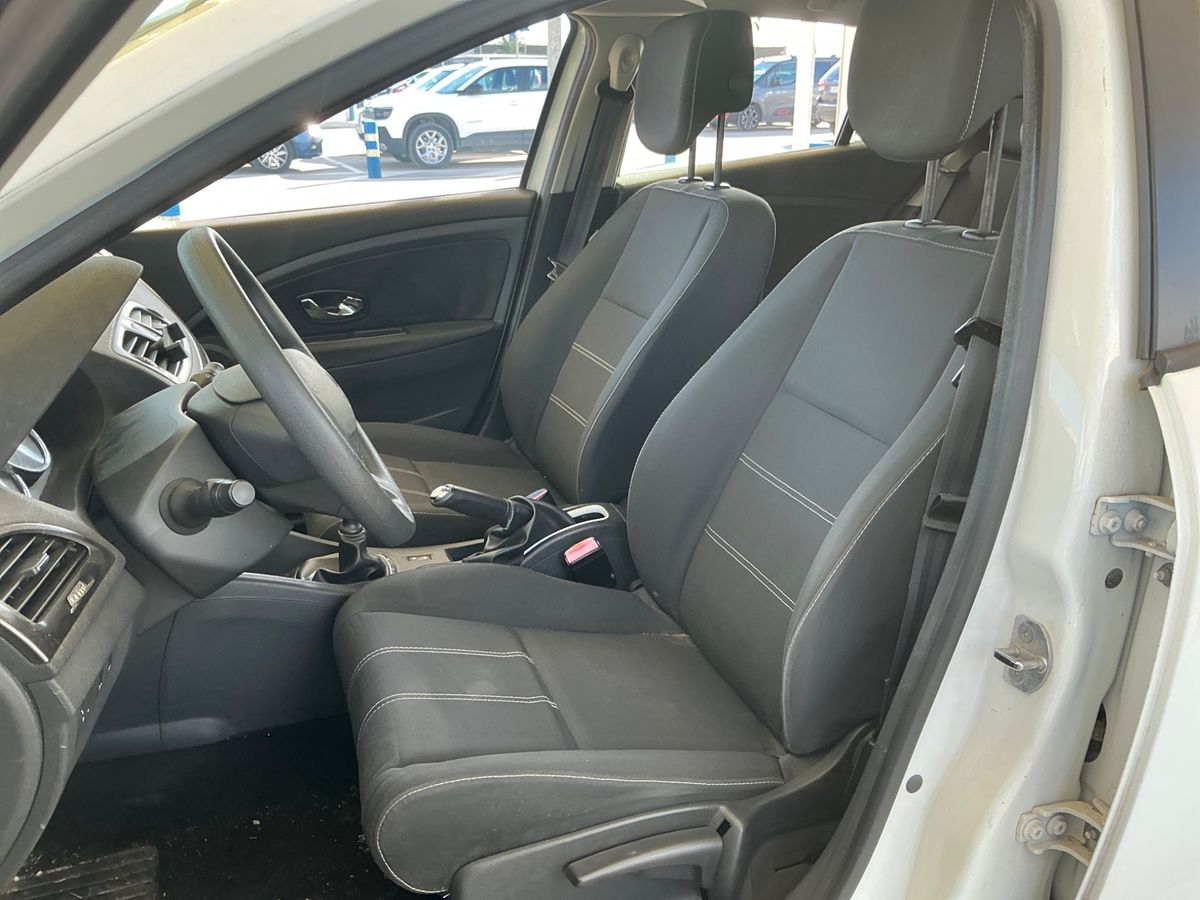 Renault Megane 2015 — photo 32