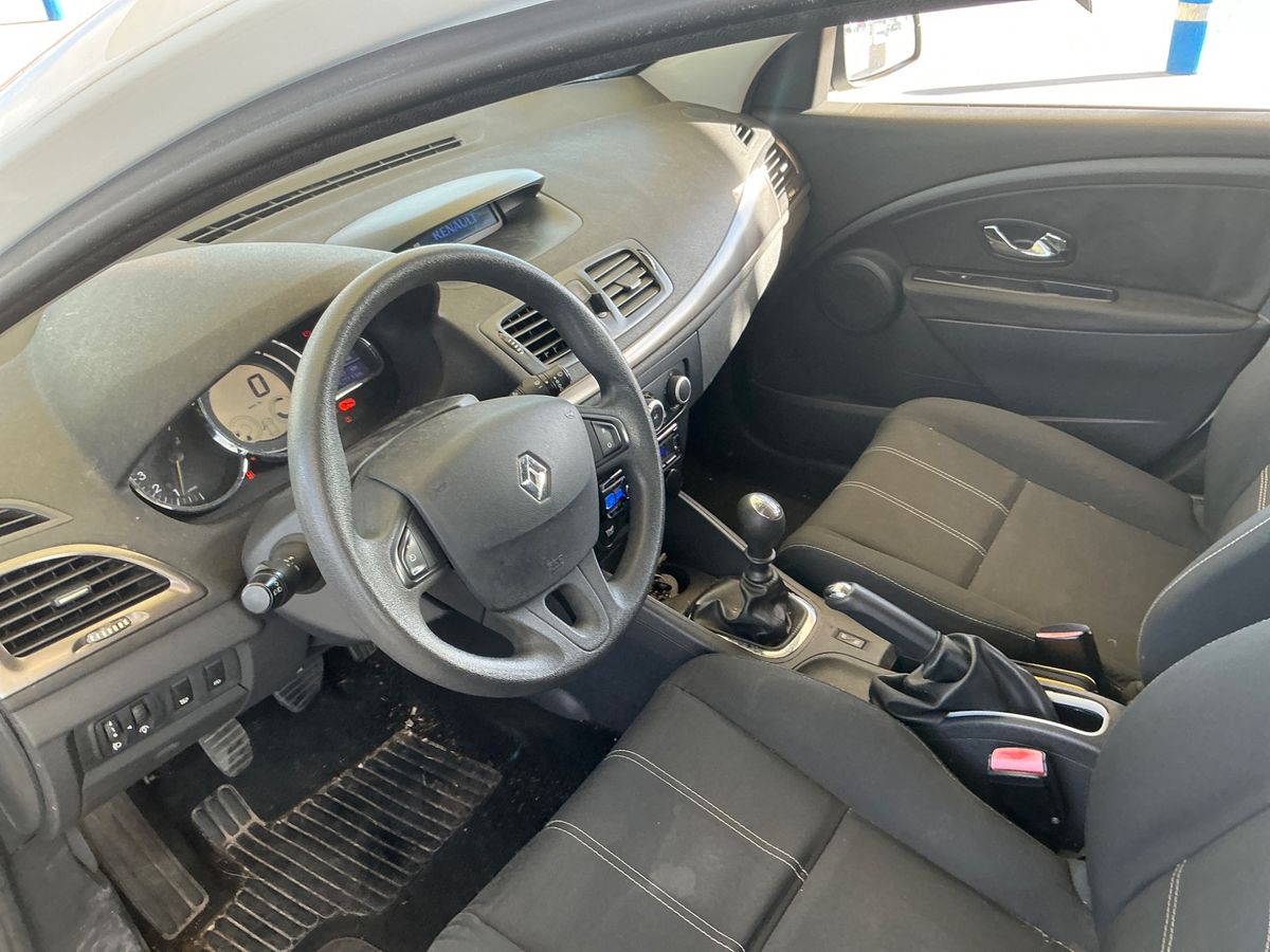 Renault Megane 2015 — photo 33