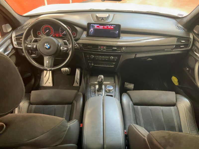 BMW X5 M50d — zdjęcie 12