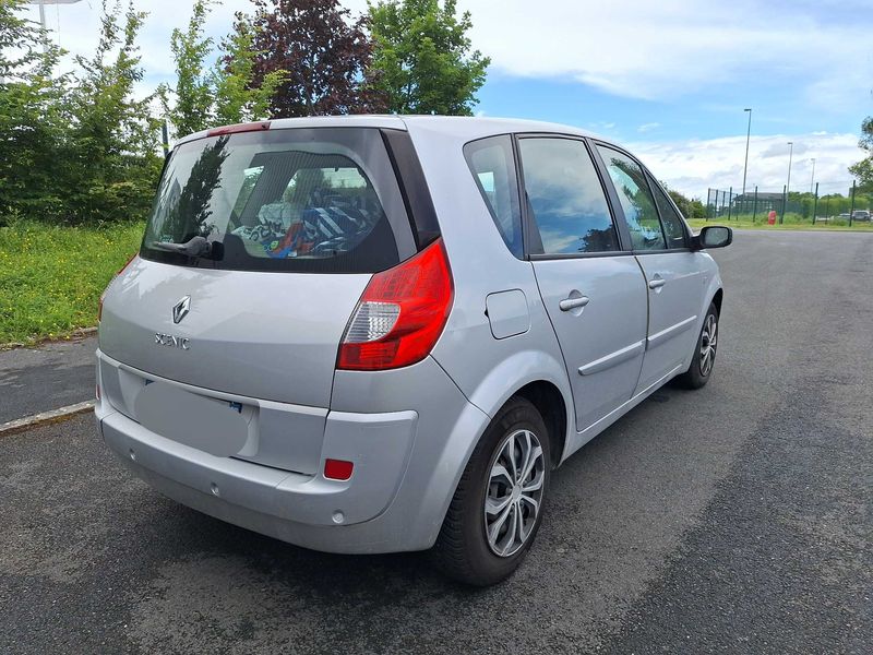 Renault Scenic 1.5 dCi Latitude — zdjęcie 5