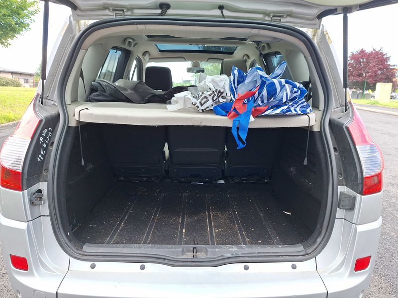 Renault Scenic 1.5 dCi Latitude — zdjęcie 9