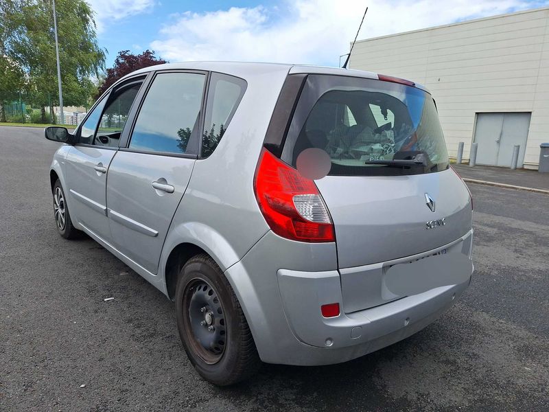 Renault Scenic 1.5 dCi Latitude — zdjęcie 3