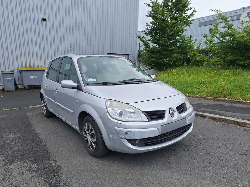 Renault Scenic 1.5 dCi Latitude — zdjęcie 6