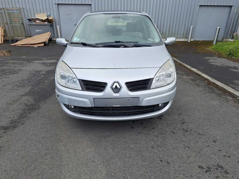 Renault Scenic 1.5 dCi Latitude — zdjęcie 7
