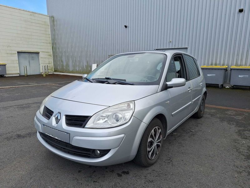 Renault Scenic 1.5 dCi Latitude — zdjęcie 2