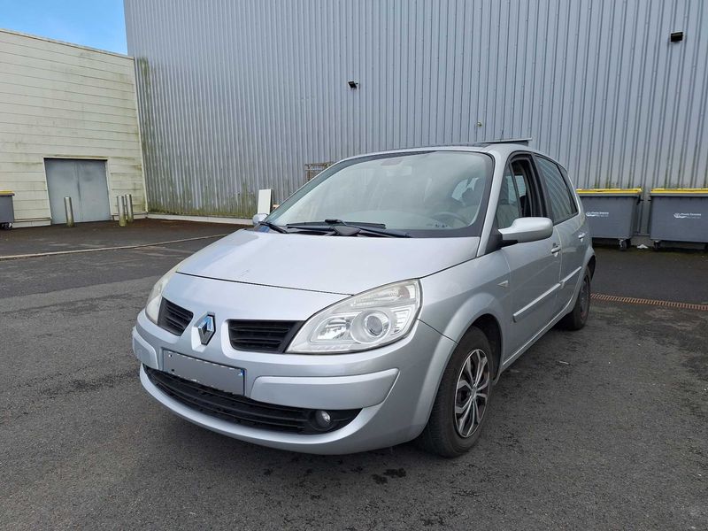 Renault Scenic 1.5 dCi Latitude — zdjęcie 1