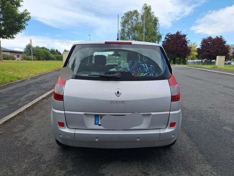 Renault Scenic 1.5 dCi Latitude — zdjęcie 4