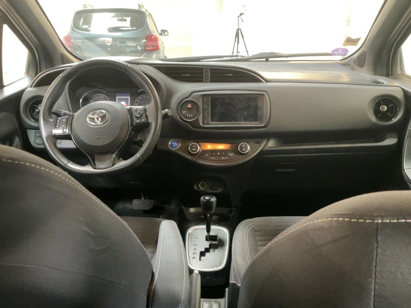 Toyota Yaris 1.5 Hybrid Collection — zdjęcie 12