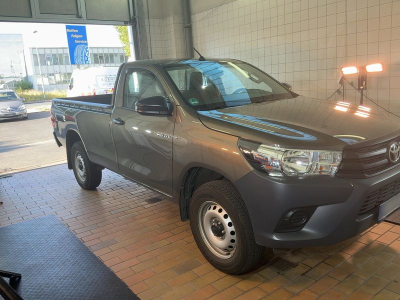 Toyota Hilux 2.4 D-4D Single Cab Duty 4x2 — zdjęcie 8