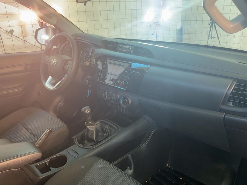 Toyota Hilux 2.4 D-4D Single Cab Duty 4x2 — zdjęcie 12