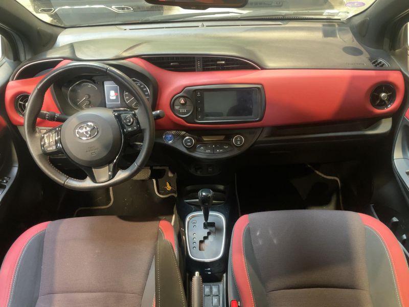 Toyota Yaris 1.5 Hybrid Collection — zdjęcie 12