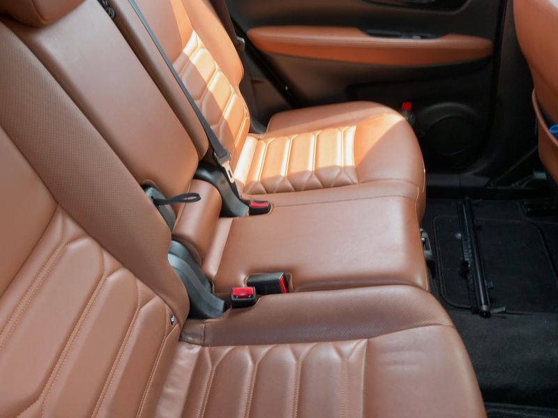 Nissan X-Trail 1.6 Tekna — zdjęcie 14