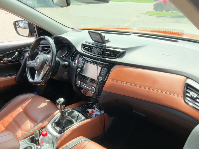 Nissan X-Trail 1.6 Tekna — zdjęcie 12