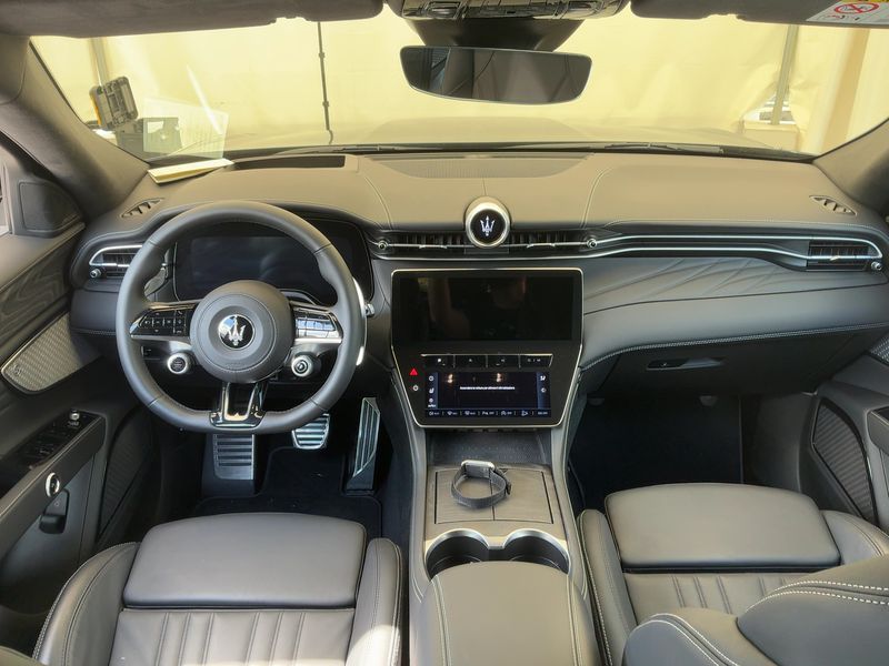 Maserati Grecale 2.0 Turbo Mild-Hybrid Modena AWD — zdjęcie 12