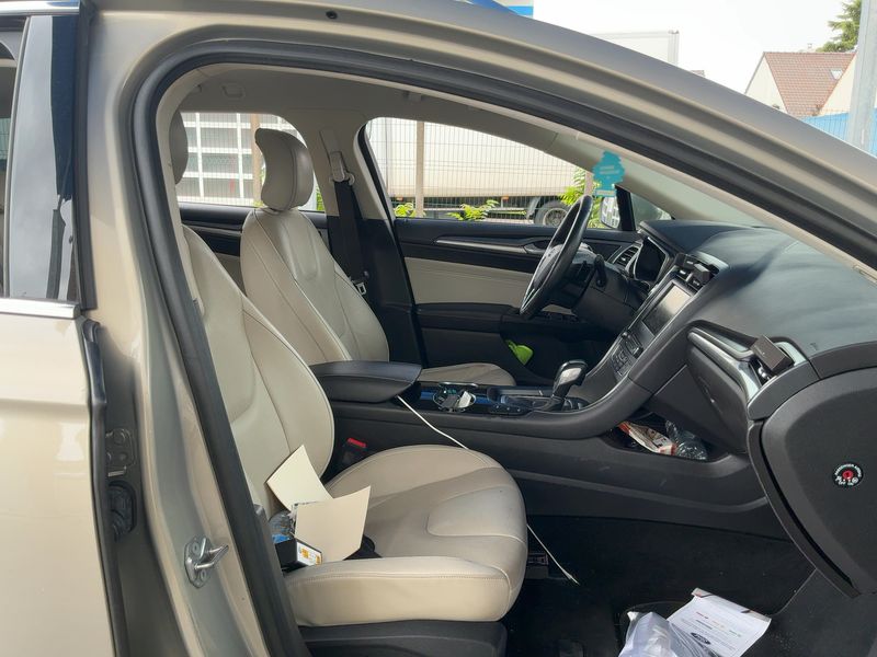 Ford Mondeo 2.0 EcoBoost Titanium — zdjęcie 11