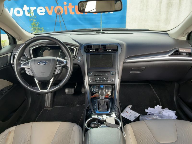 Ford Mondeo 2.0 EcoBoost Titanium — zdjęcie 12