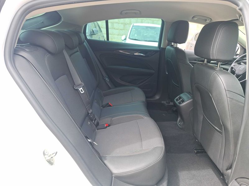 Opel Insignia Grand Sport 1.6 CDTI DPF Innovation — zdjęcie 14